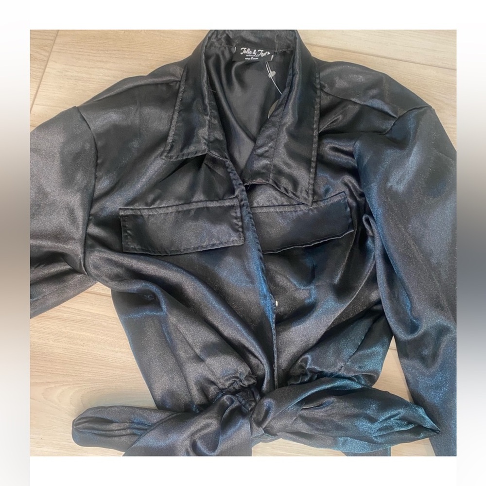 🌸Black Satin Tie-Front Shirt flower🌸 - Picture 2 of 4